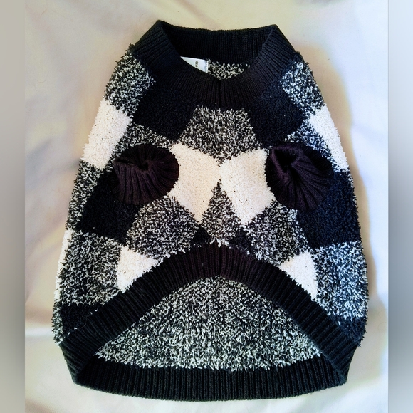 OLD NAVY Black and White Checkered Dog or Cat Sweater
Size: MEDIUM - Picture 2 of 16
